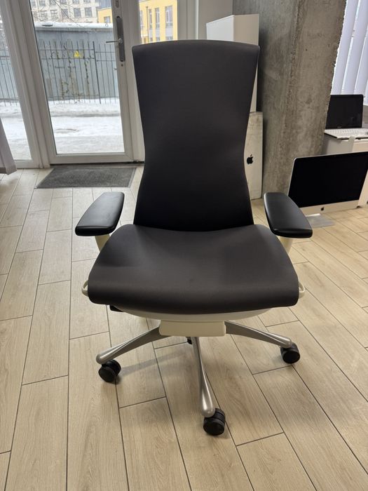 Herman Miller Embody крісло офісне Aeron