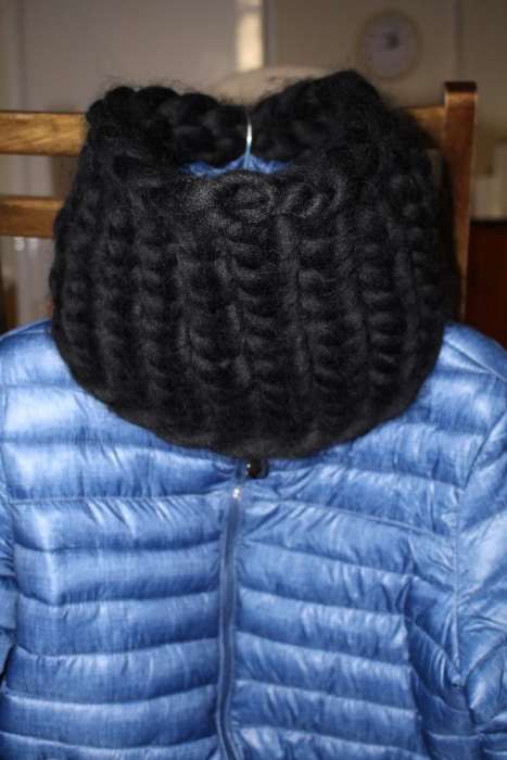 Czarny komin - szal na drutach - gruby splot, wełna super bulky