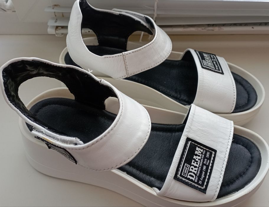 Продам женские босоножки