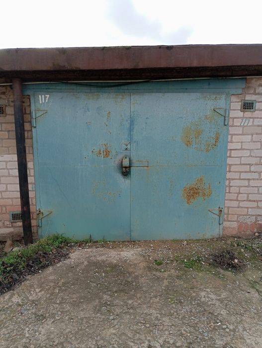 Продам капитальный гараж в кооперативе " Днепр"  район 8 горбольницы.