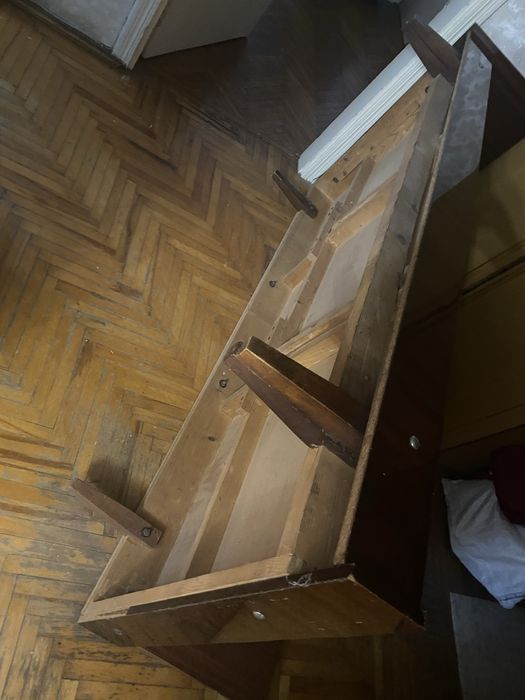 Віддам безкоштовно ліжка 2 шт, трельяж,прихожа, ліжко-тумба