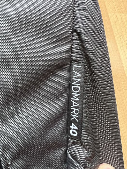 Thule landmark 40l obsidian