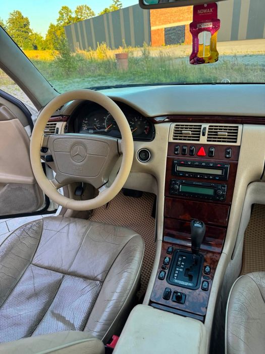 Продам Mercedes w210 e320
