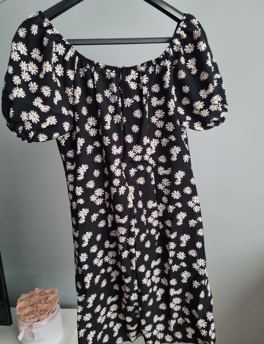 Sukienka  mini w kwiaty bufiasty rękaw
