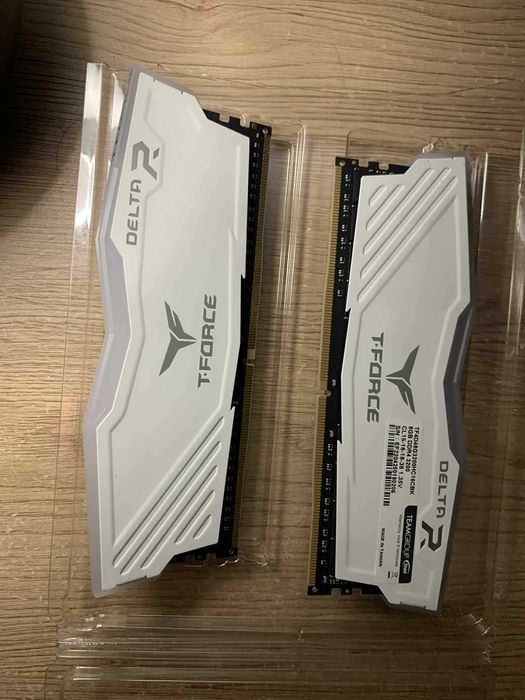 16GB (DDR4) RAM T Force Delta R (Com Leds)
