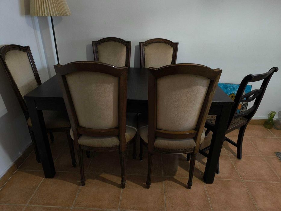 Mesa Ikea Bjursta com 6 cadeiras