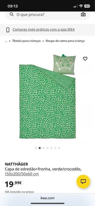 Cama de criança com colchão e roupas