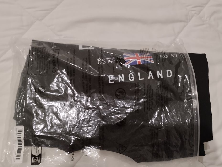 Camisola Sweat  preta London manga comprida . TAM SM. Nova