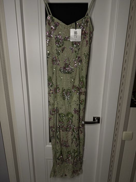 Святкова сукня в паєтки дорогого бренду