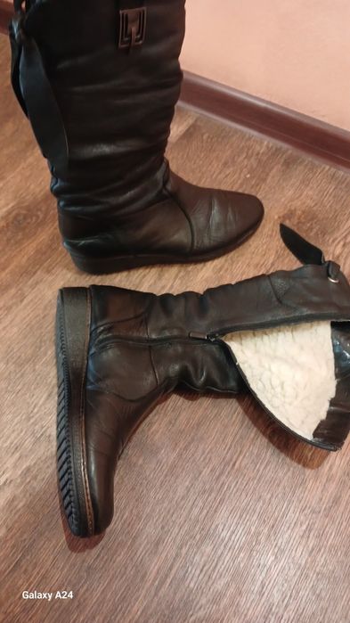 Сапожки  та босоніжки  для дівчинки