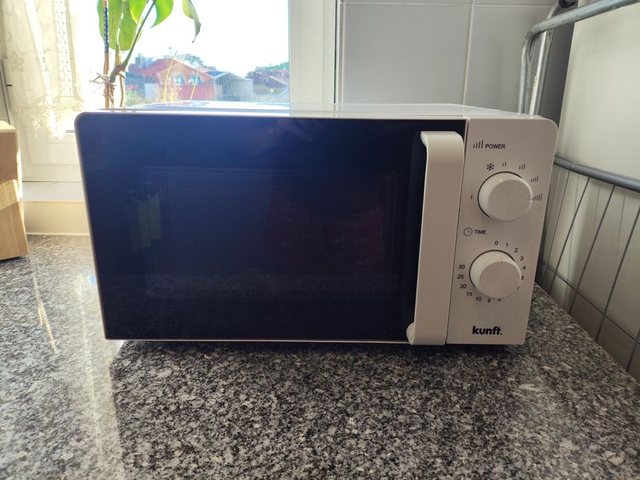 Micro-ondas KUNFT KMW-4459 (20L)