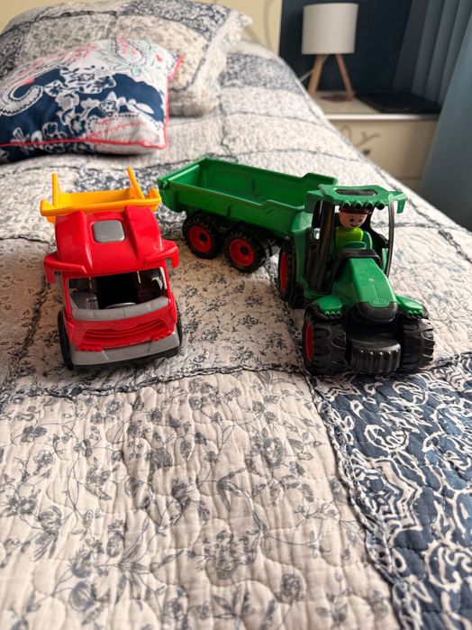 Самоскид і трактор з причепом, фірма Lena