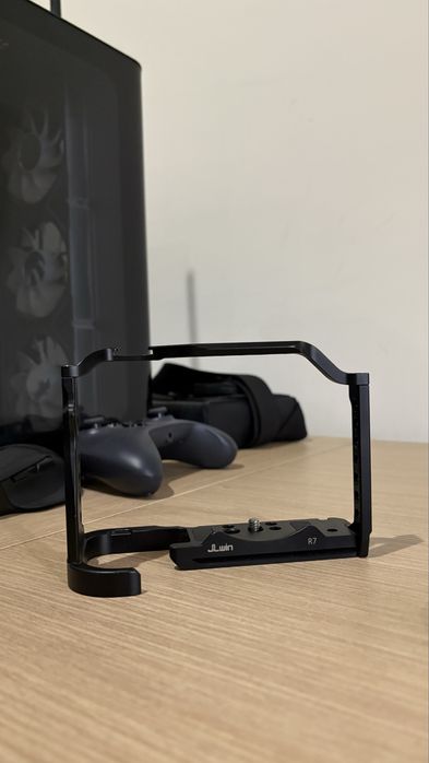 Roll cage canon r7