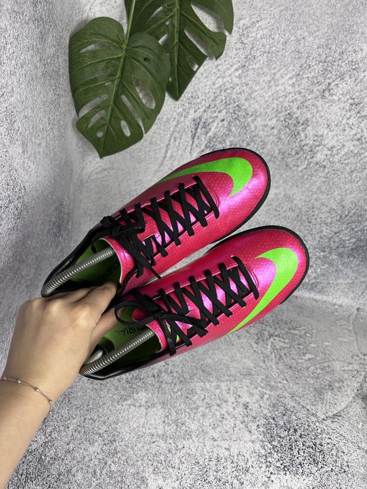 Футбольне взуття: футзалки, бутси Nike