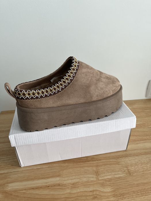 Botas/pantufas estilo UGG com pêlo