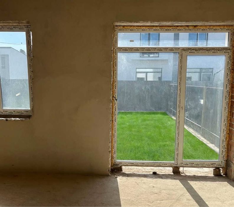 Таунхаус з гаражем Готовий до ремонту.Підведені всі комунікації