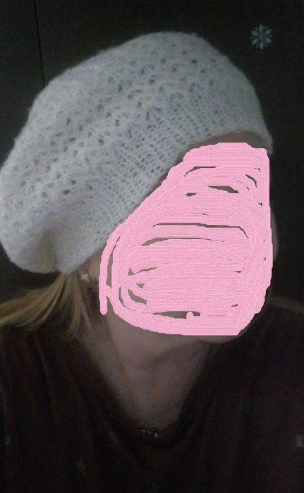 Берет вязаный из пряжи «паутинка» 100% акрил, молочный цвет.