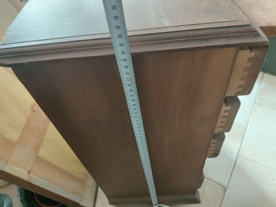 Calçadeira//movel com ligeiras marcas e toques de uso 25€