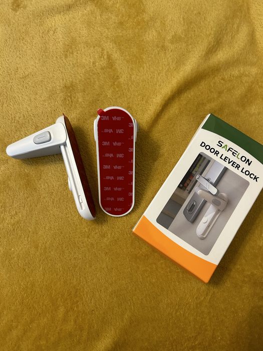 Dwue blokaty do klamek door lever lock