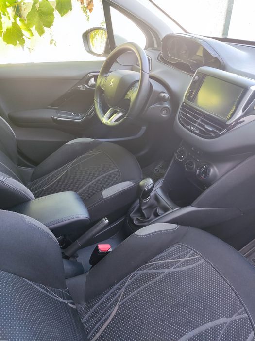 Peugeot 208  econômico — photo 3