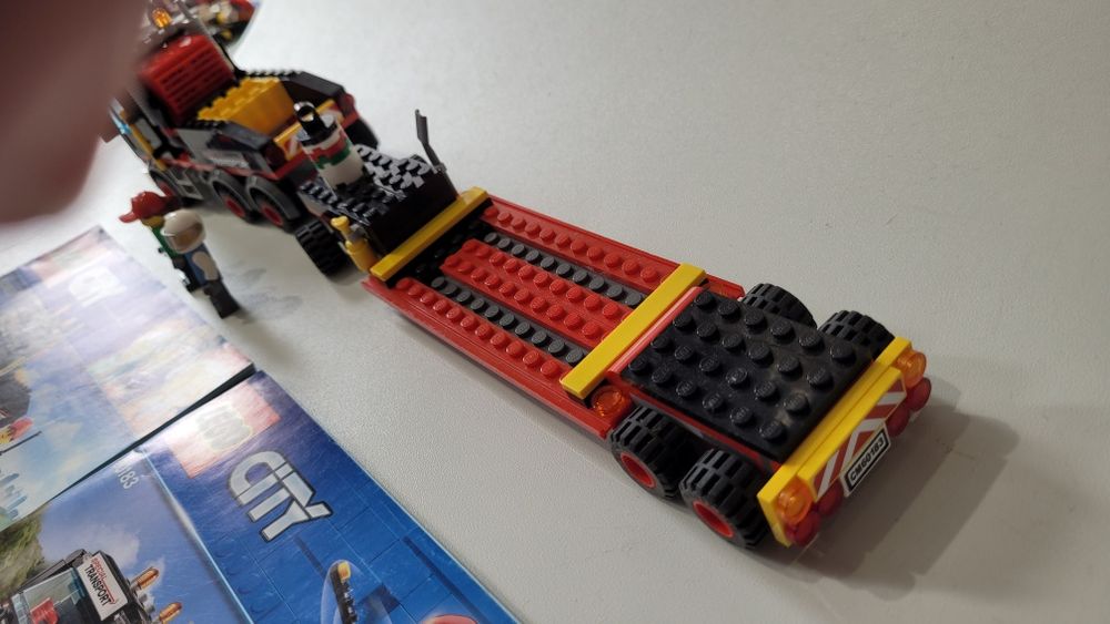 Klocki lego City 60183 Transport Ciężkich ładunków.
