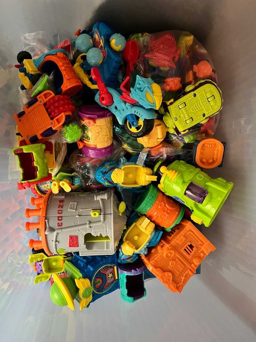 Zabawki Superthings Superzings figurki samochody bazy itd