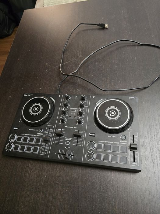 Konsola dj Pioneer DJ DDJ- 200 stan idealny używana 3 razy