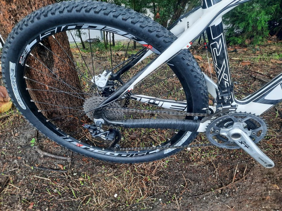 Btt 27.5 de carbono com xt e rock shox