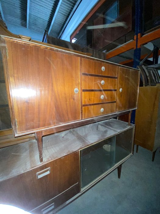 Diversos aparadores para venda.