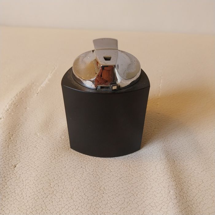 Isqueiro de Mesa Vintage Ronson Varaflame – Preto e Cromado