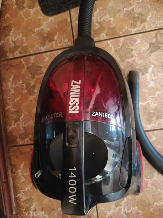 Продам пылесос Zanussi.