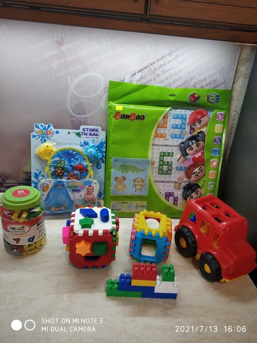 Развивающие игрушки, конструктор, буквы