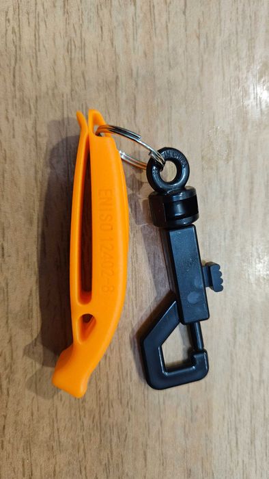 Свисток аварійний пластиковий та металевий