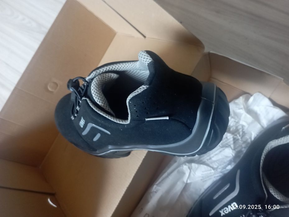 buty Uvex 69788 rozmiar 44 wkładka 29,5 cm nowe