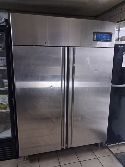 СрочноПРОДАМ Крісла 1200грн,Дивани2500,0СтоливЗал2000,0грнХОЛОДИЛЬНИКИ