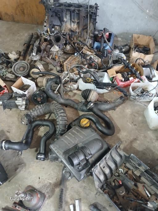 Renault trafic 2011 2.0 dci części