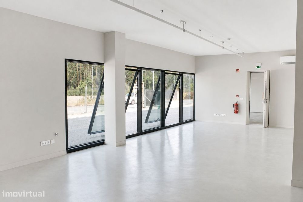 Loja / Showroom Nova com 70 m² na Zona Industrial da Maia