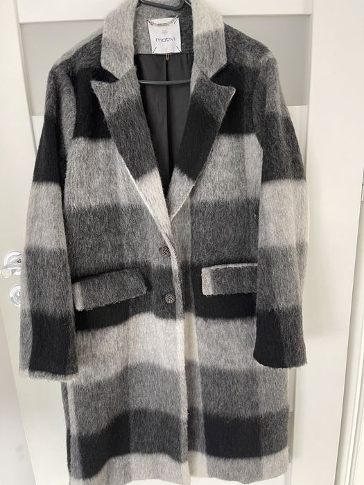 Płaszcz w kratę ………..