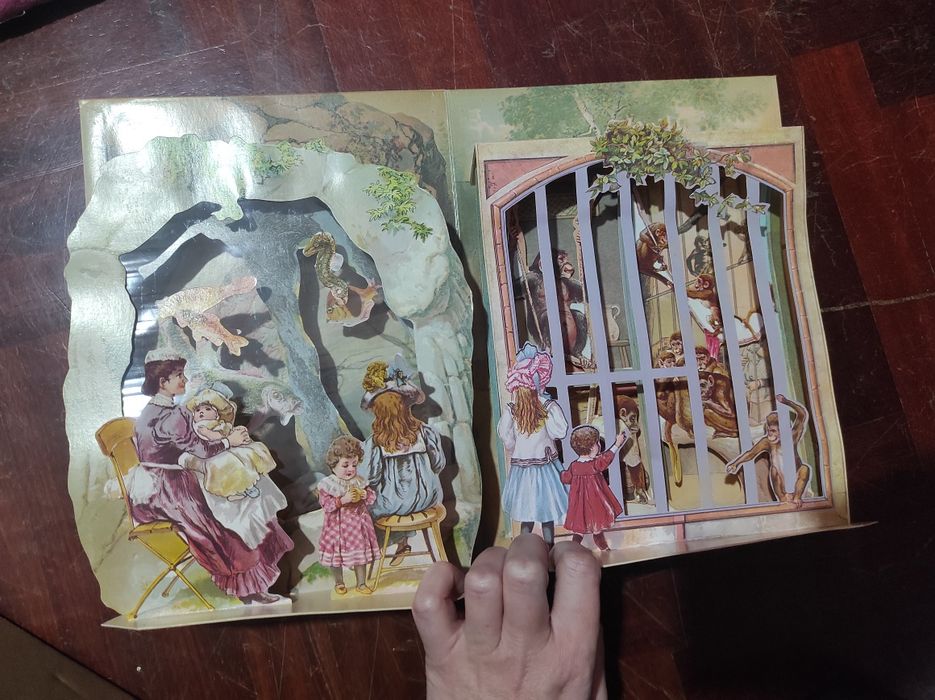 Livro antigo pop-up