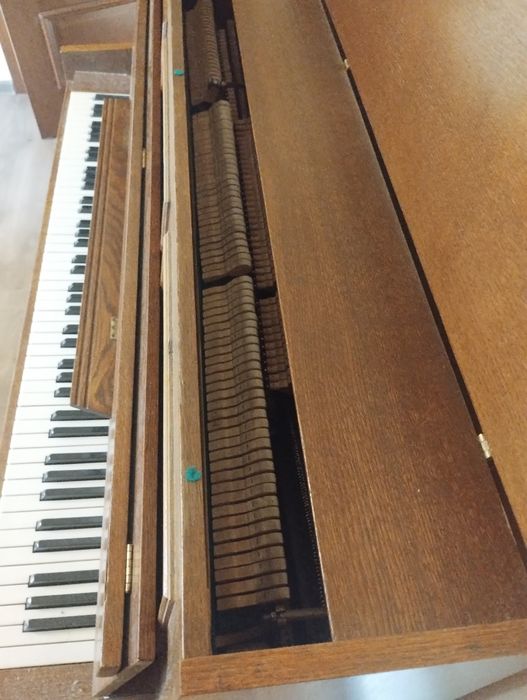 Pianino Legnica drewniane
