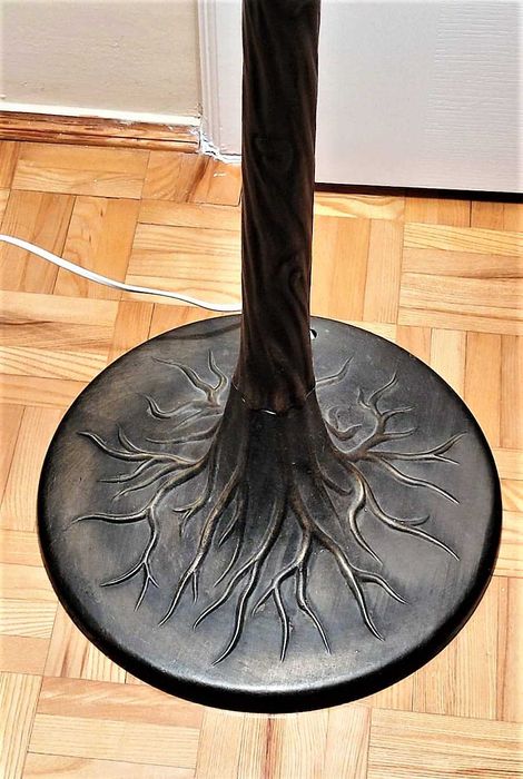 Lampa podłogowa w stylu Tiffany