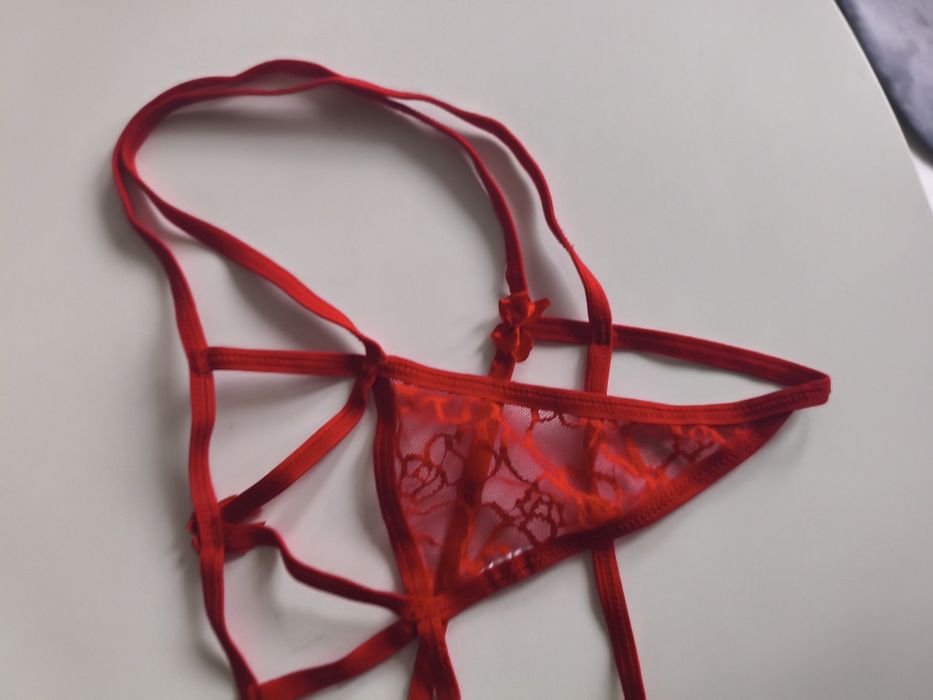 Super śliczne stringi 38 40 paski czerwone sexy