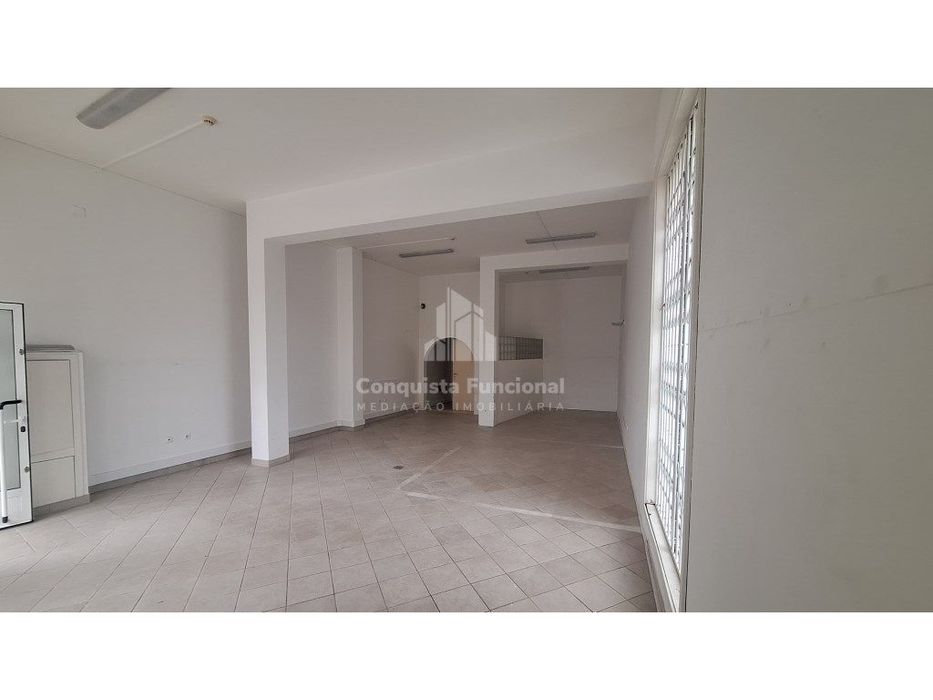 Loja com Viabilidade para Habitação | Canidelo - Gaia