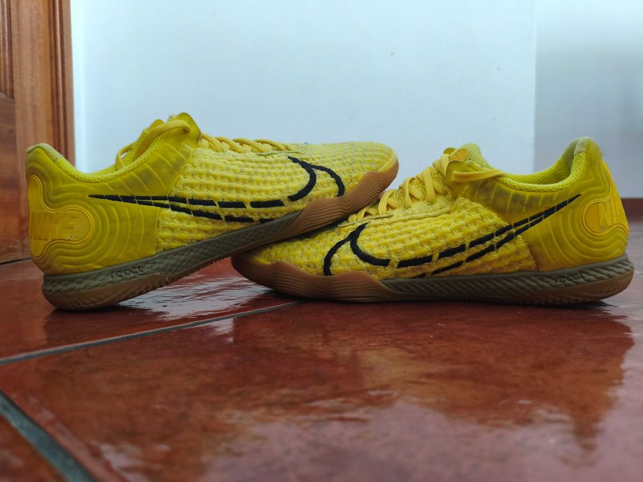 Sapatilhas amarelas da Nike