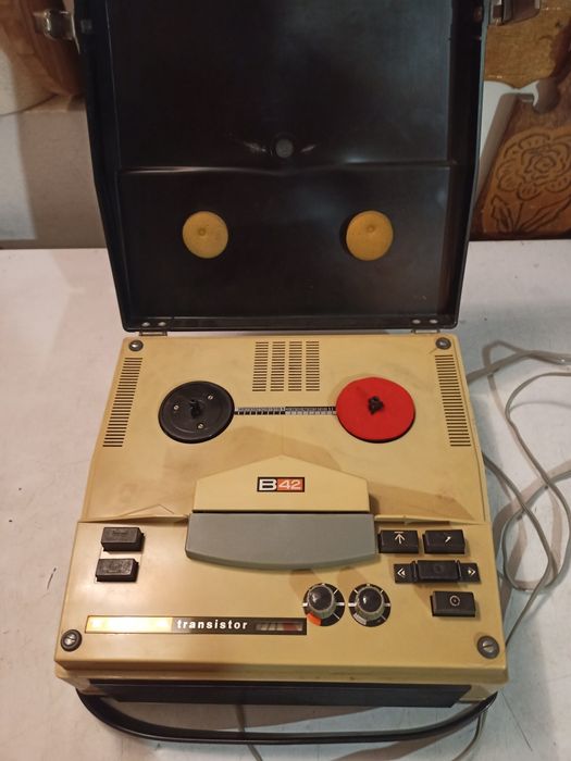 Magnetofon szpulowy Tesla B42