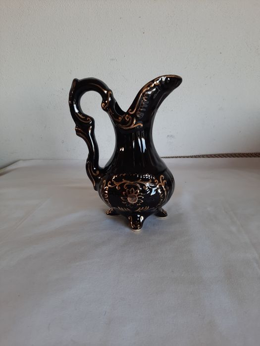 Jara na cor preto e dourado