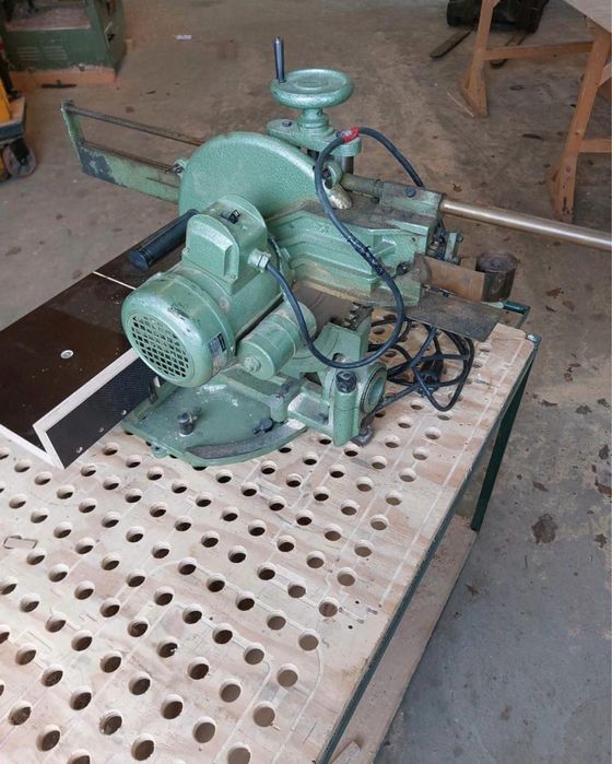 Торцовочна пила, торцовка, радіальна пила Graule. Італія!