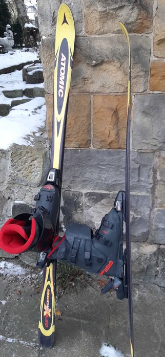 Do sprzedania mam narty z butami