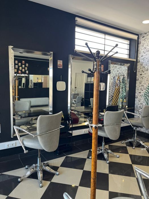 Trespasse móveis e cadeiras e espelhos de barbearia