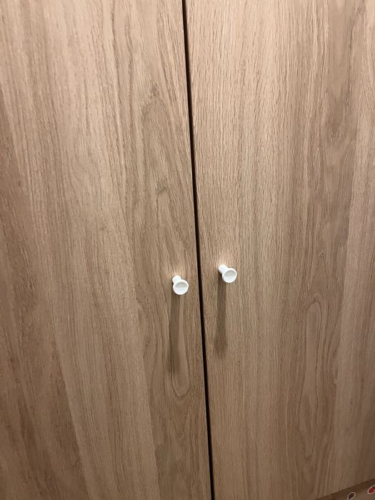 Roupeiro castanho Ikea VILHATTEN